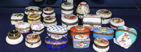 A quantity of enamelled pill boxes